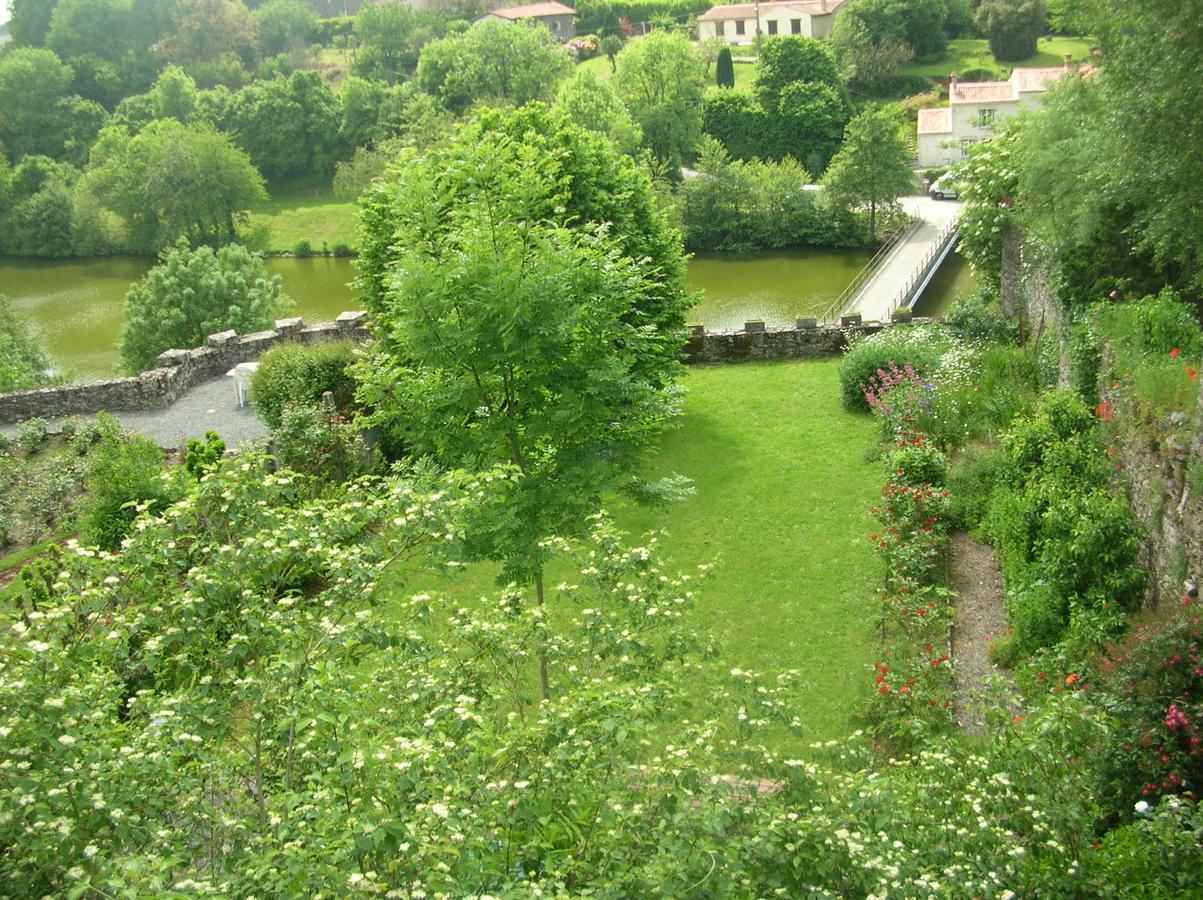 B&B "Les Remparts" Vouvant Exteriör bild